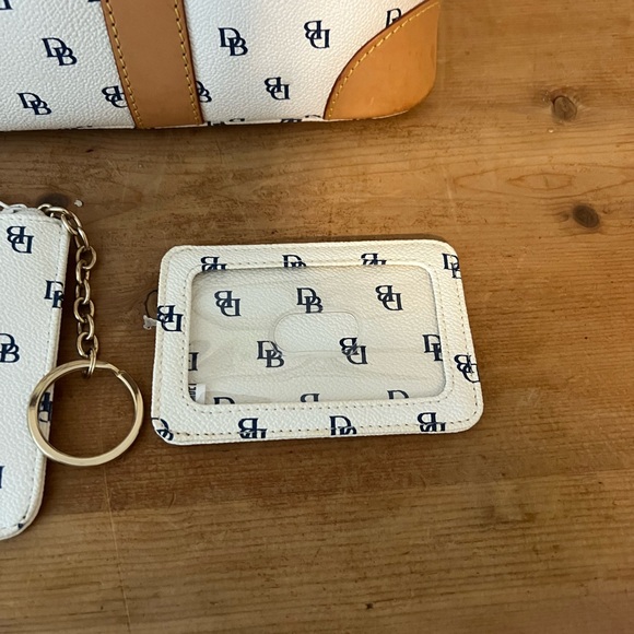 Vintage Dooney and Bourke Handbag - Picture 9 of 10